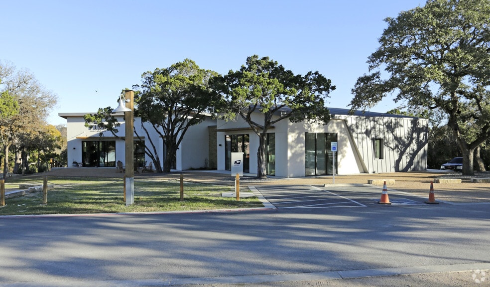 111 River Rd, Wimberley, TX for lease - Primary Photo - Image 3 of 4