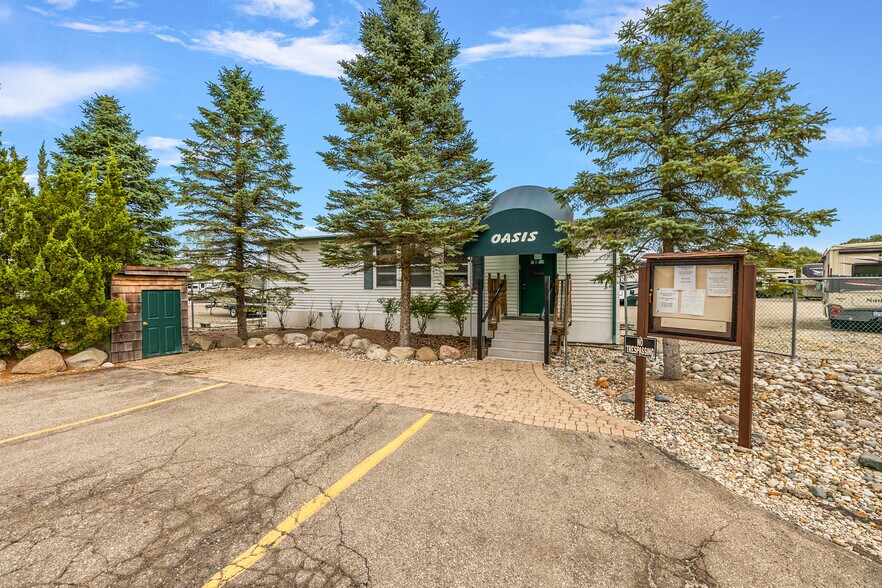 59120 Oasis Center Dr, South Lyon, MI à vendre - Photo du bâtiment - Image 3 de 35