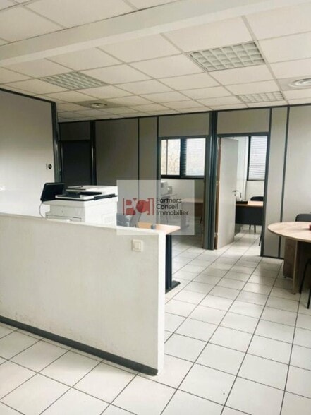 Office in Nîmes for lease - Interior Photo - Image 3 of 3