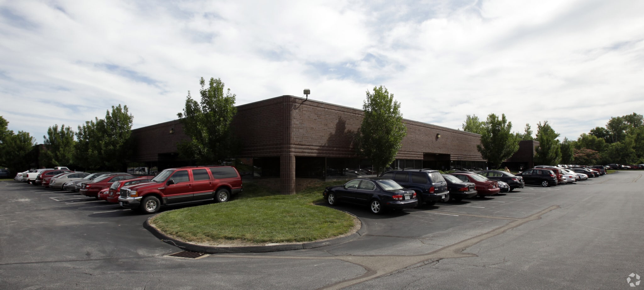 307-371 Consort Dr, Manchester, MO for lease Primary Photo- Image 1 of 10