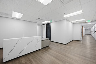 630 Plaza Dr, Highlands Ranch, CO à louer Photo intérieure- Image 1 de 12