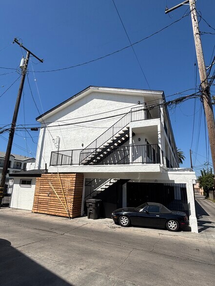 1148 Stanley Ave, Long Beach, CA à vendre - Photo du bâtiment - Image 3 de 24