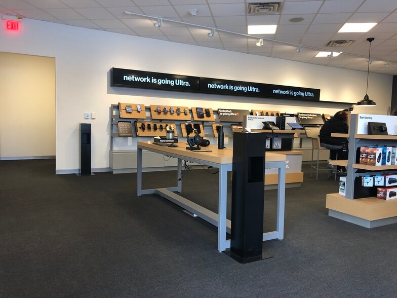 3365 S Main St, Elkhart, IN for sale - Interior Photo - Image 3 of 7