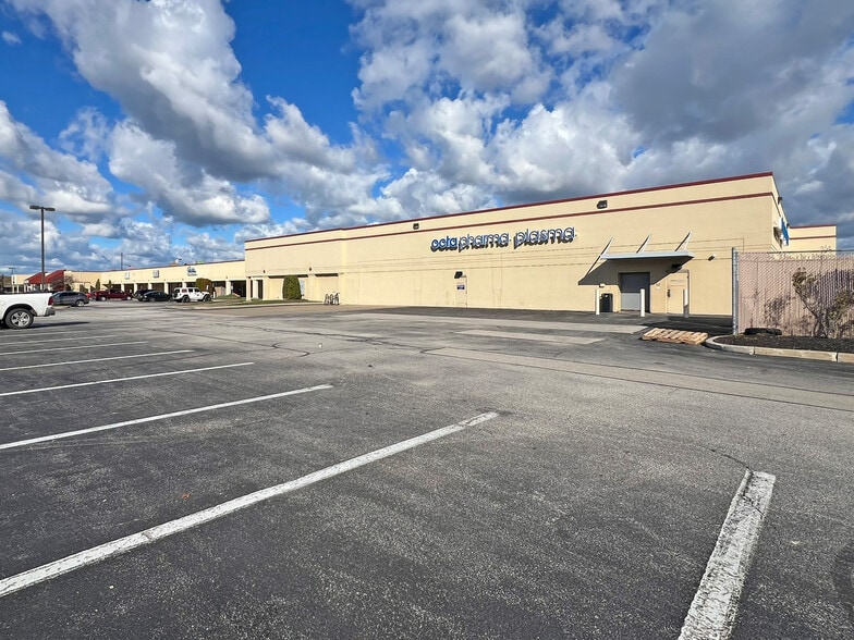 1700 Peach St, Erie, PA à louer - Photo du bâtiment - Image 3 de 12