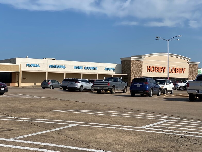 550-682 SW Wilshire Blvd, Burleson, TX à louer - Photo du bâtiment - Image 2 de 12