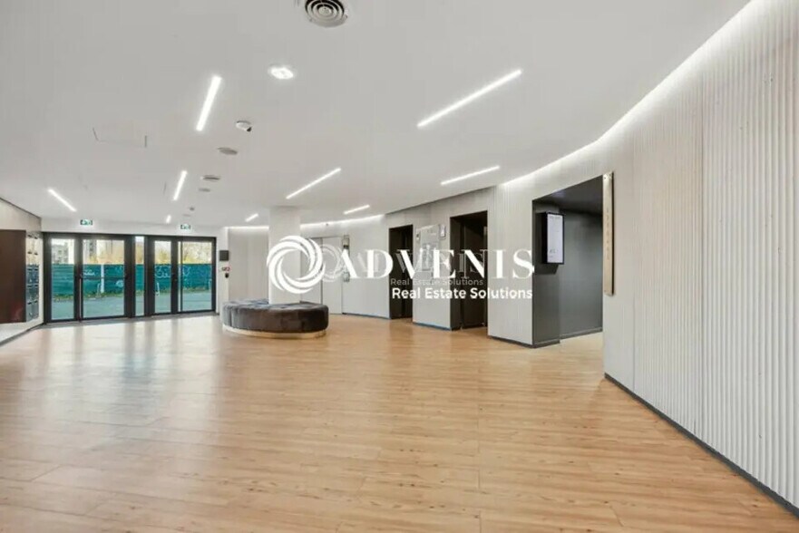 Office in Noisy-le-Grand for lease - Building Photo - Image 2 of 9