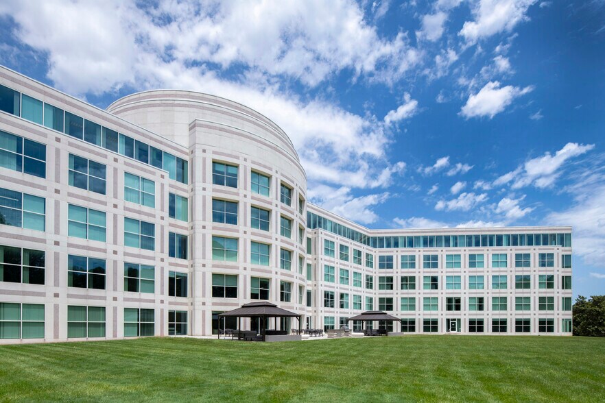 1001 Winstead Dr, Cary, NC à louer - Photo du bâtiment - Image 3 de 22