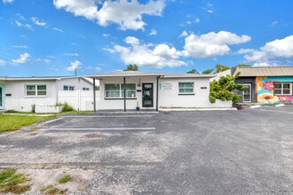 563 49th St S, Saint Petersburg, FL for lease Building Photo- Image 2 of 15