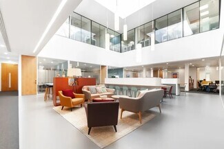 Plus de détails pour Churchill Ct, Crawley - Coworking à louer