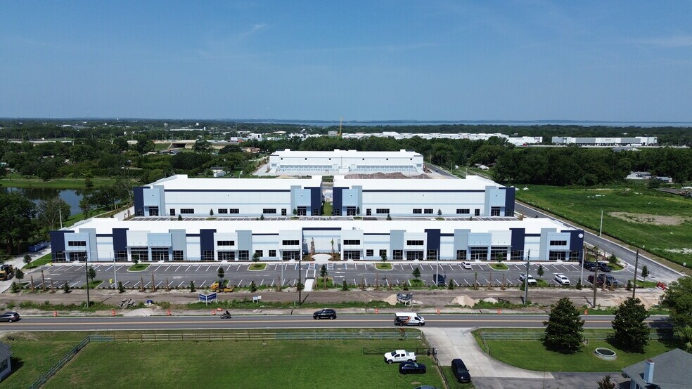 409 Ocoee Apopka Rd, Ocoee, FL à louer - Photo du bâtiment - Image 2 de 3