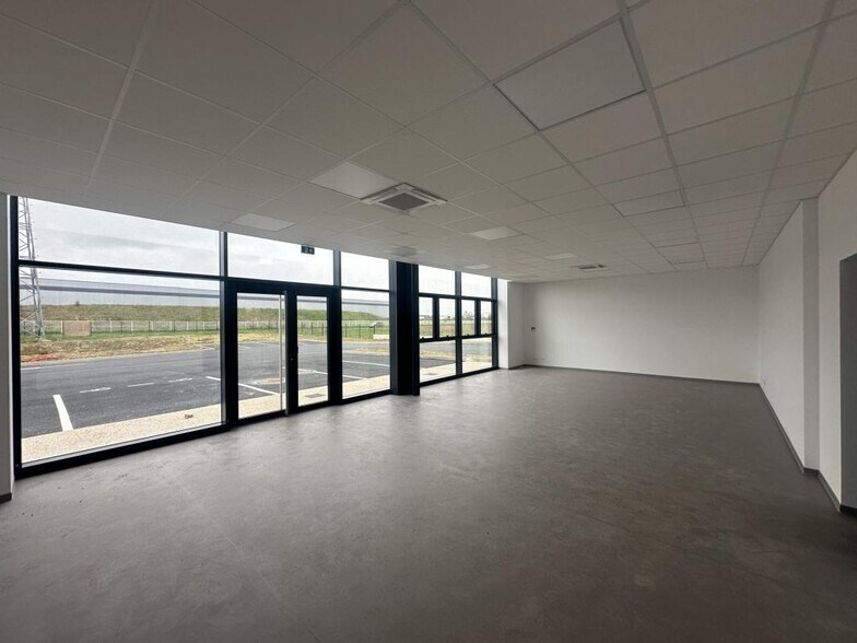 Industrial in Chartres for sale - Interior Photo - Image 3 of 12