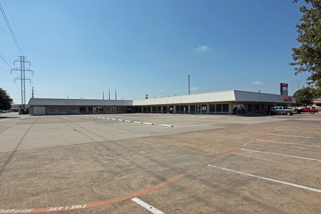 More details for 2430 Valley View Ln, Farmers Branch, TX - Retail for Sale