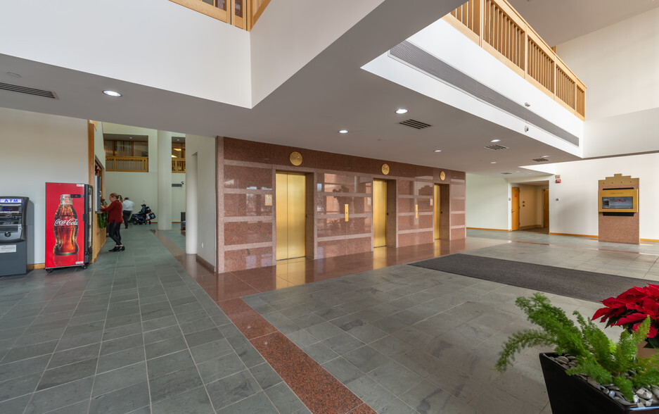 161 Worcester Rd, Framingham, MA for lease - Lobby - Image 1 of 7