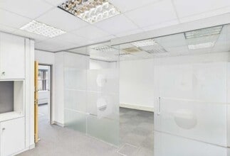 8-12 Station Rd, Chertsey for lease Interior Photo- Image 2 of 2