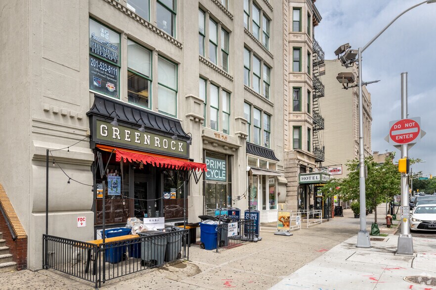 70 Hudson St, Hoboken, NJ à louer - Photo du bâtiment - Image 3 de 3