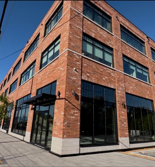 2085 Rte Marie-Victorin, Varennes, QC à louer - Photo du bâtiment - Image 1 de 2