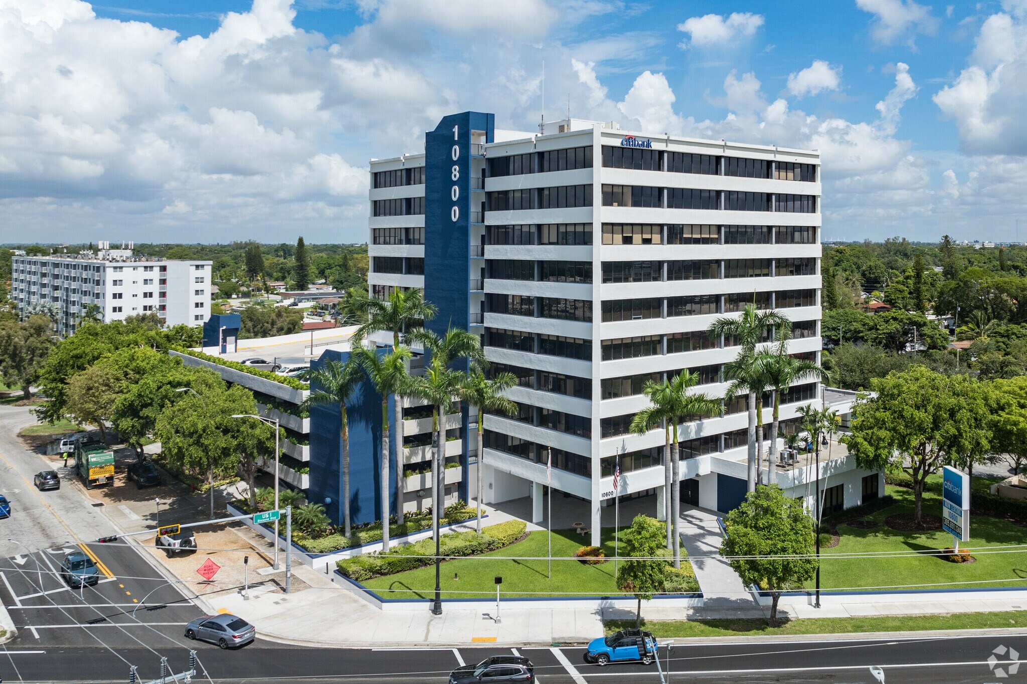 10800 Biscayne Blvd, Miami, FL à louer Photo du bâtiment- Image 1 de 22