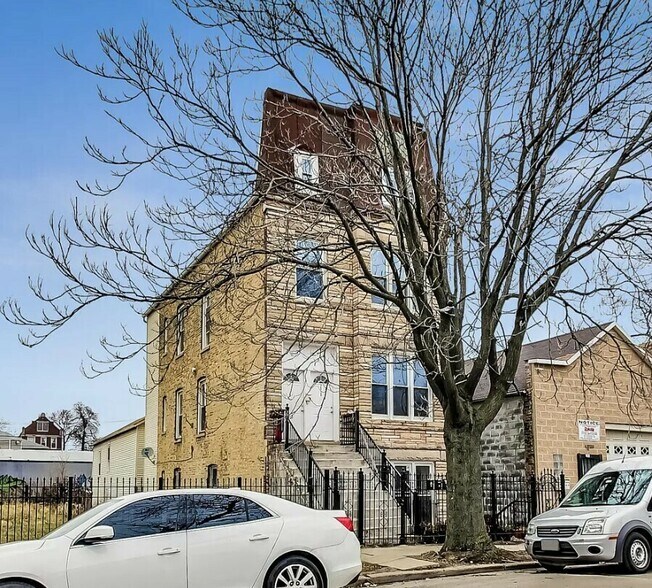 2438 W 25th St, Chicago, IL à vendre - Photo du bâtiment - Image 1 de 7