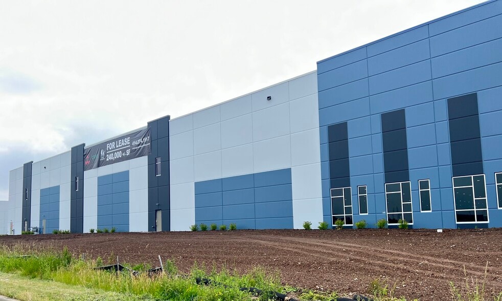 3725 E Milis Dr, Appleton, WI for lease - Building Photo - Image 2 of 4