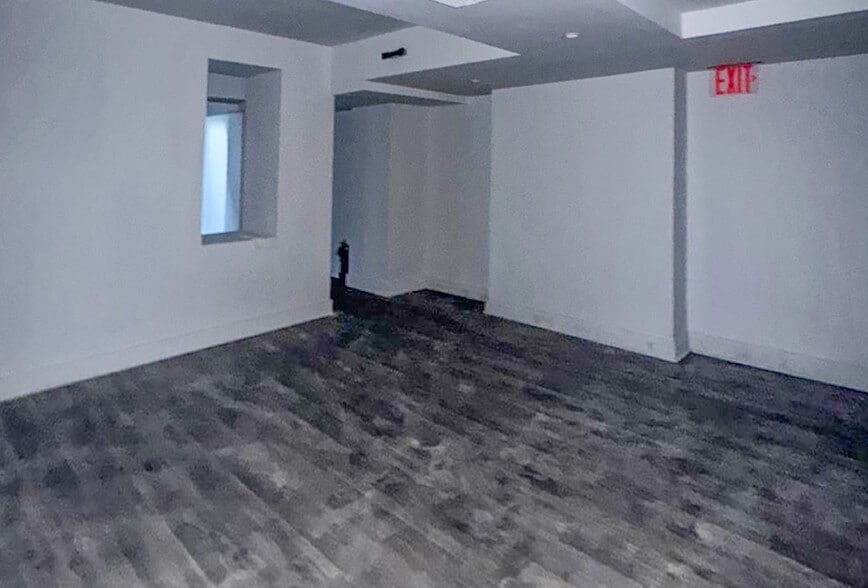 164 E 61st St, New York, NY for lease - Building Photo - Image 2 of 6