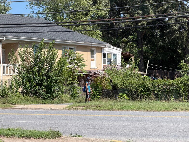 5516 Sheriff Rd, Capitol Heights, MD à louer - Photo du bâtiment - Image 3 de 9