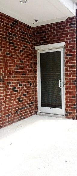 1290 E Arlington Blvd, Greenville, NC for lease - Building Photo - Image 3 of 4