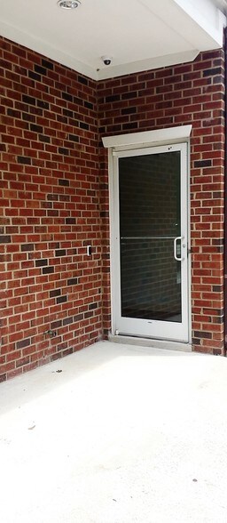 1290 E Arlington Blvd, Greenville, NC à louer - Photo du bâtiment - Image 3 de 4