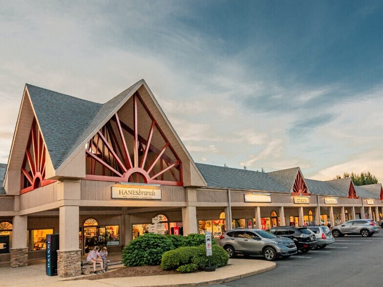 278 Shoppes on the Parkway Rd, Blowing Rock, NC à louer - Photo du bâtiment - Image 2 de 7