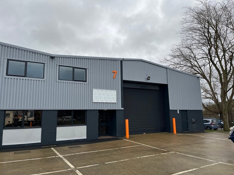 Beddington Ln, Croydon for lease - Building Photo - Image 2 of 5