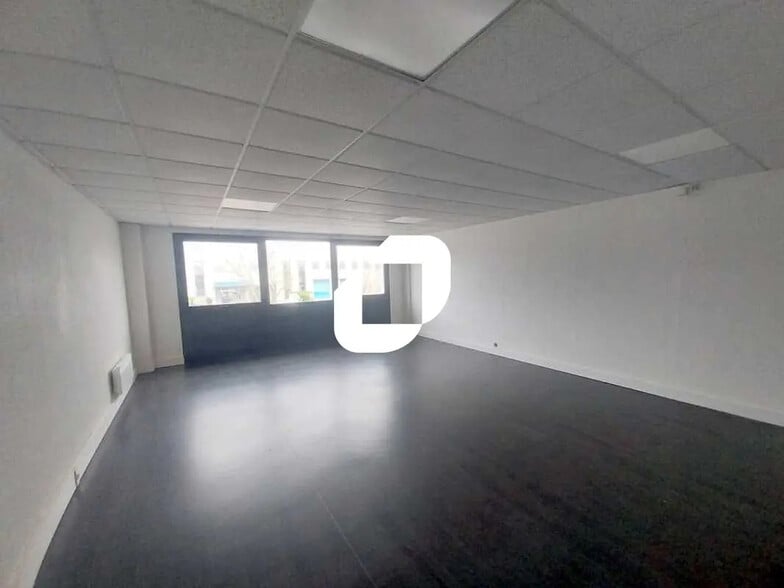 27 Rue Du Gros Murger, Herblay-sur-Seine for lease - Building Photo - Image 2 of 20