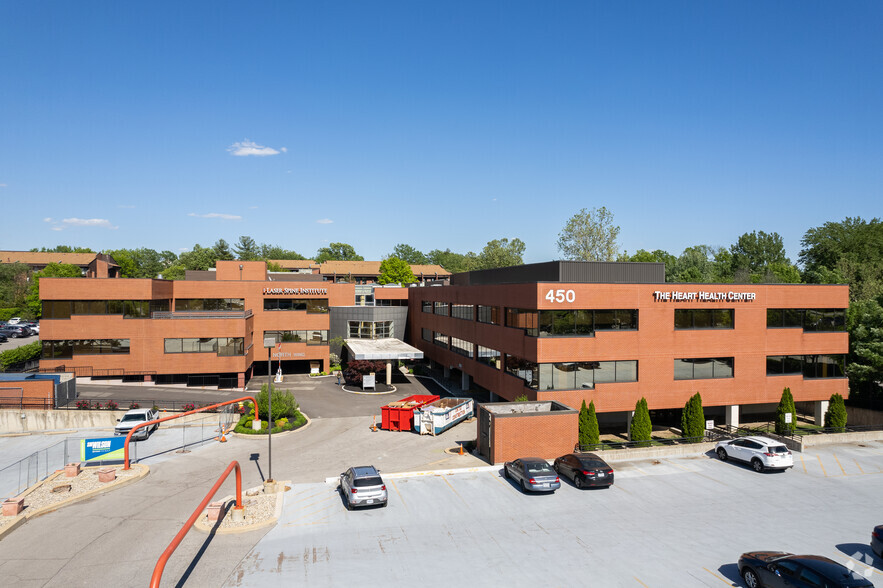 450 N New Ballas Rd, Creve Coeur, MO for lease - Building Photo - Image 1 of 10