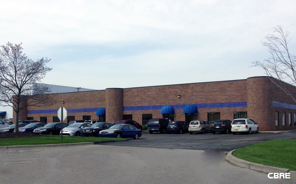 23933-23973 Research Dr, Farmington Hills, MI for lease - Building Photo - Image 1 of 1