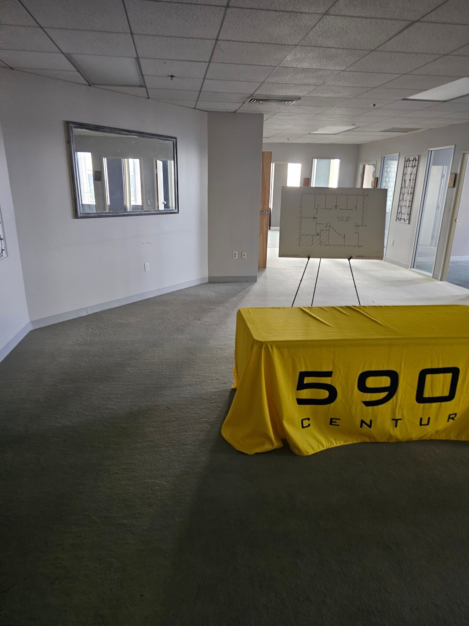 5901 W Century Blvd, Los Angeles, CA à louer Photo intérieure- Image 1 de 1