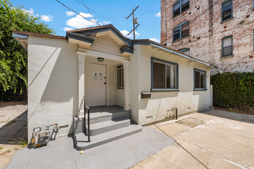 1730 N Kenmore Ave, Los Angeles, CA à vendre - Photo principale - Image 1 de 41