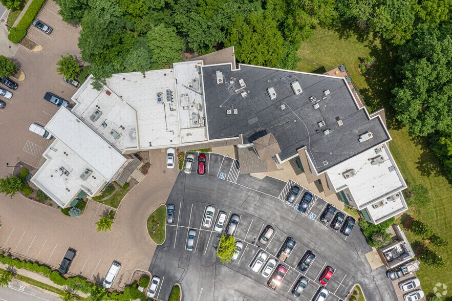 3310 Aspen Grove Dr, Franklin, TN à louer - Photo du bâtiment - Image 3 de 4