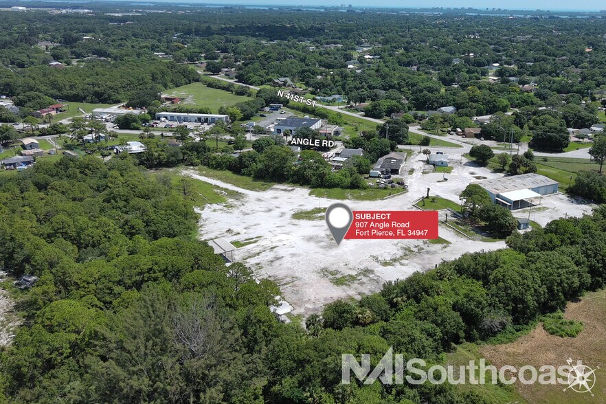 907 Angle Rd, Fort Pierce, FL à louer - Photo du bâtiment - Image 2 de 15