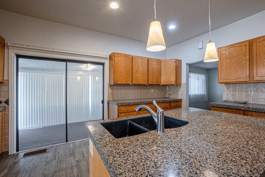 106 Sunset Ct, Loveland, CO à vendre - Photo du bâtiment - Image 3 de 43