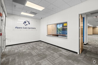 2001 NW 64th St, Fort Lauderdale, FL à louer Hall d’entrée- Image 2 de 14