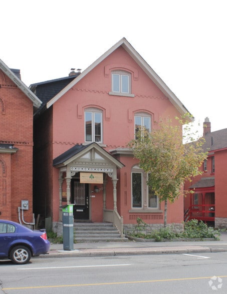 470 Somerset St W, Ottawa, ON à louer - Photo du bâtiment - Image 2 de 12