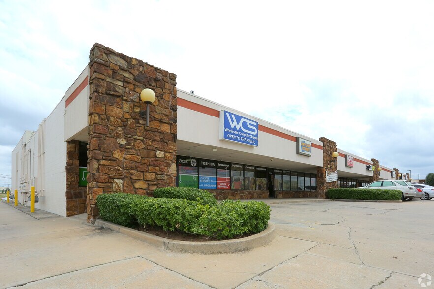 5800-5807 S Garnett Rd, Tulsa, OK à louer - Photo du bâtiment - Image 3 de 9