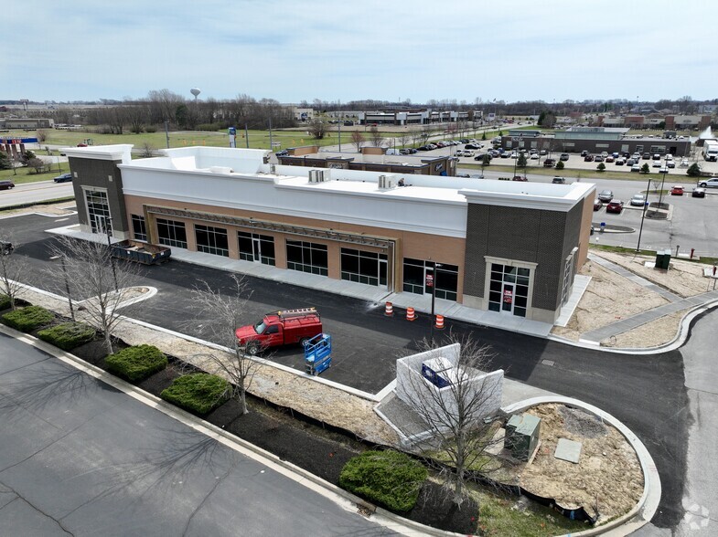 997 E County Line Rd, Greenwood, IN for lease - Building Photo - Image 1 of 1