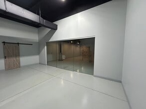 6557 Garden Rd, Riviera Beach, FL for lease Interior Photo- Image 2 of 4