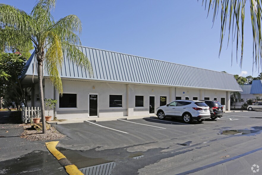 2238 Hemingway Dr, Fort Myers, FL à vendre - Photo principale - Image 1 de 5