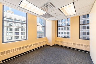 17 N State St, Chicago, IL à louer Photo intérieure- Image 2 de 11