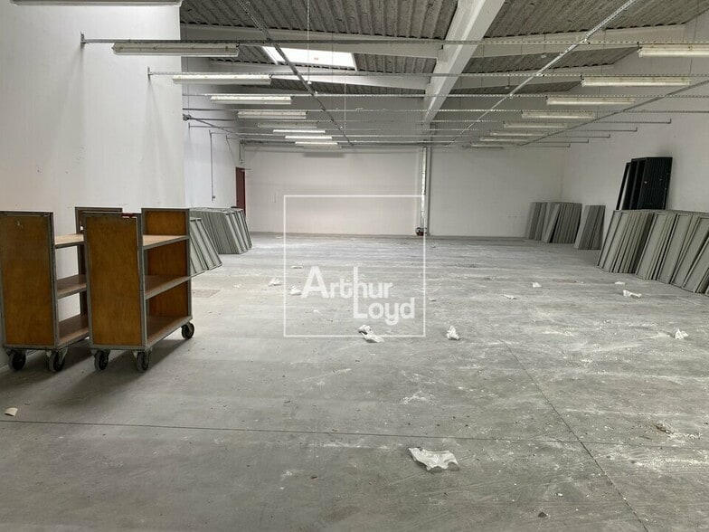 Industrial in Bondoufle for lease - Interior Photo - Image 3 of 8