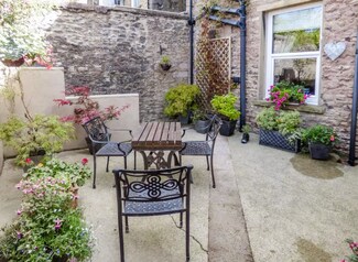 Plus de détails pour 63 High St, Kirkby Stephen - Services hôteliers à vendre