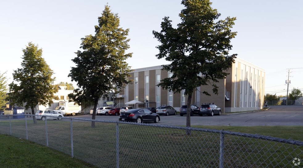 75 Rue Grignon, St-Eustache, QC à vendre - Photo du bâtiment - Image 2 de 2