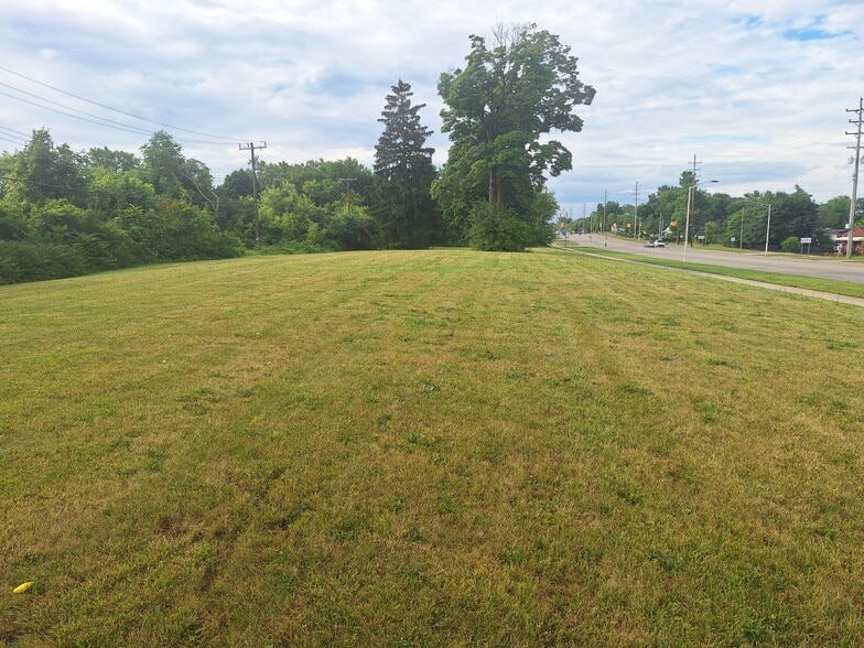 60 Martin Luther King Jr N Blvd, Pontiac, MI for sale - Building Photo - Image 3 of 8