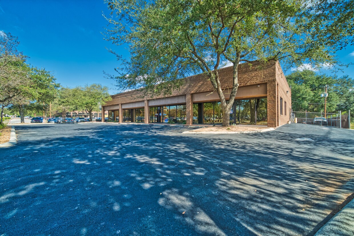 10906 Laureate Dr, San Antonio, TX à louer Photo du bâtiment- Image 1 de 5