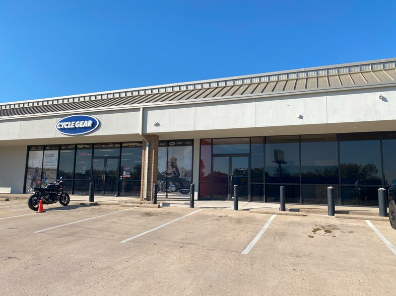 3008-3032 Alta Mere Dr, Fort Worth, TX à louer - Photo du bâtiment - Image 3 de 7